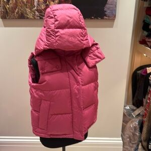 A brand new Wunder Puff Cropped Vest from Lululemon
